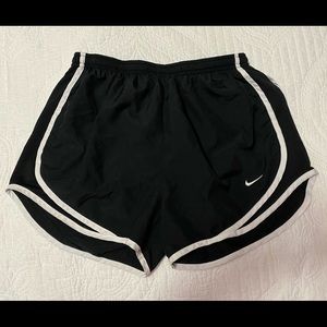 Women’s Nike Tempo Shorts Size Medium